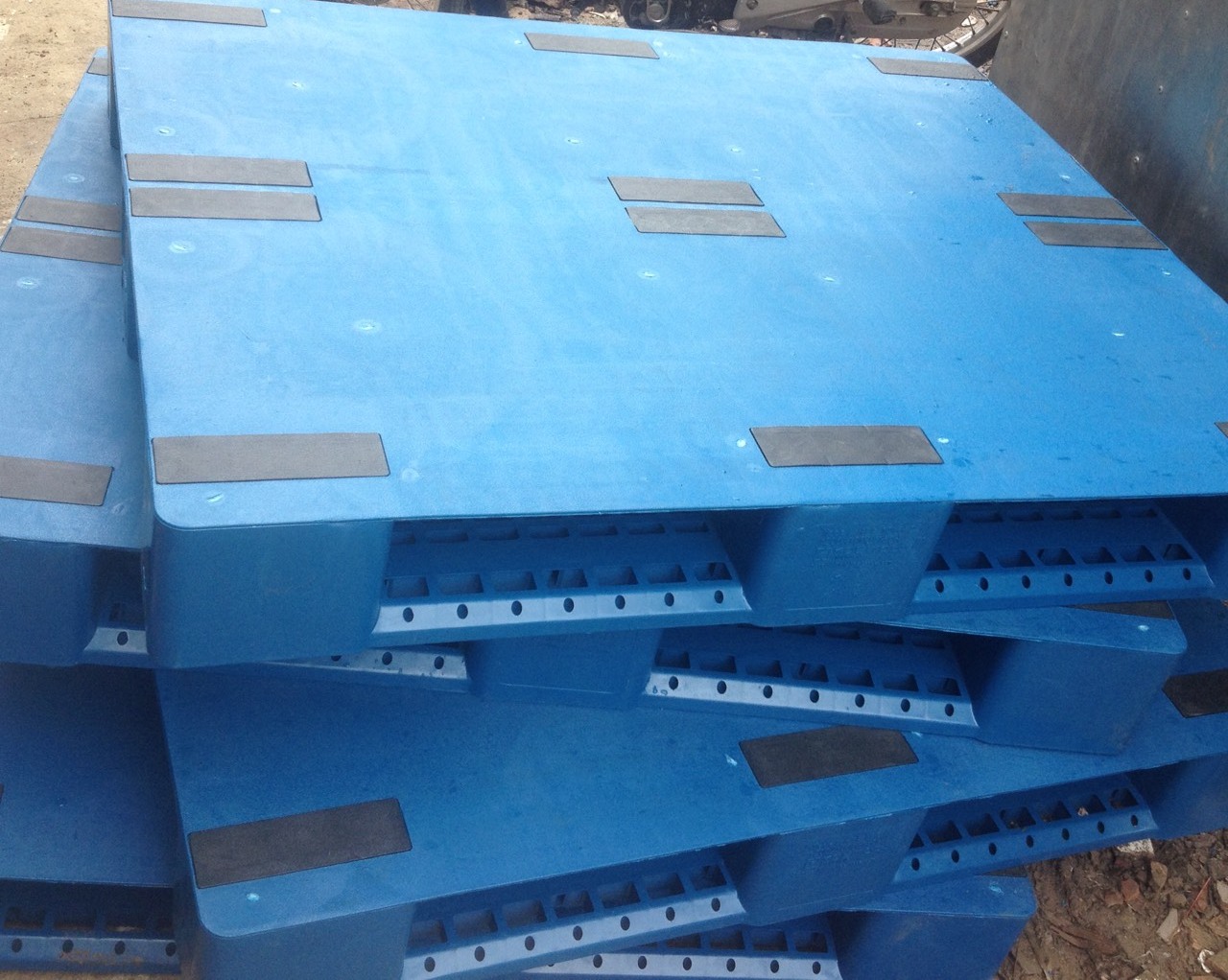 Pallet nhựa công nghiệp Việt Xanh